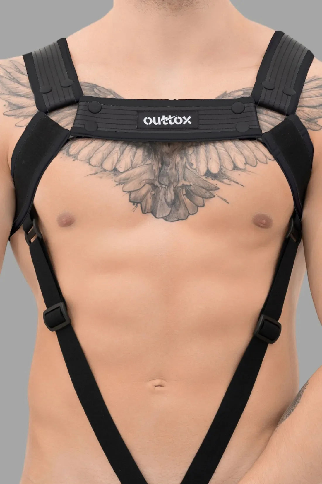 Outtox. Arnés corporal con broches. Negro