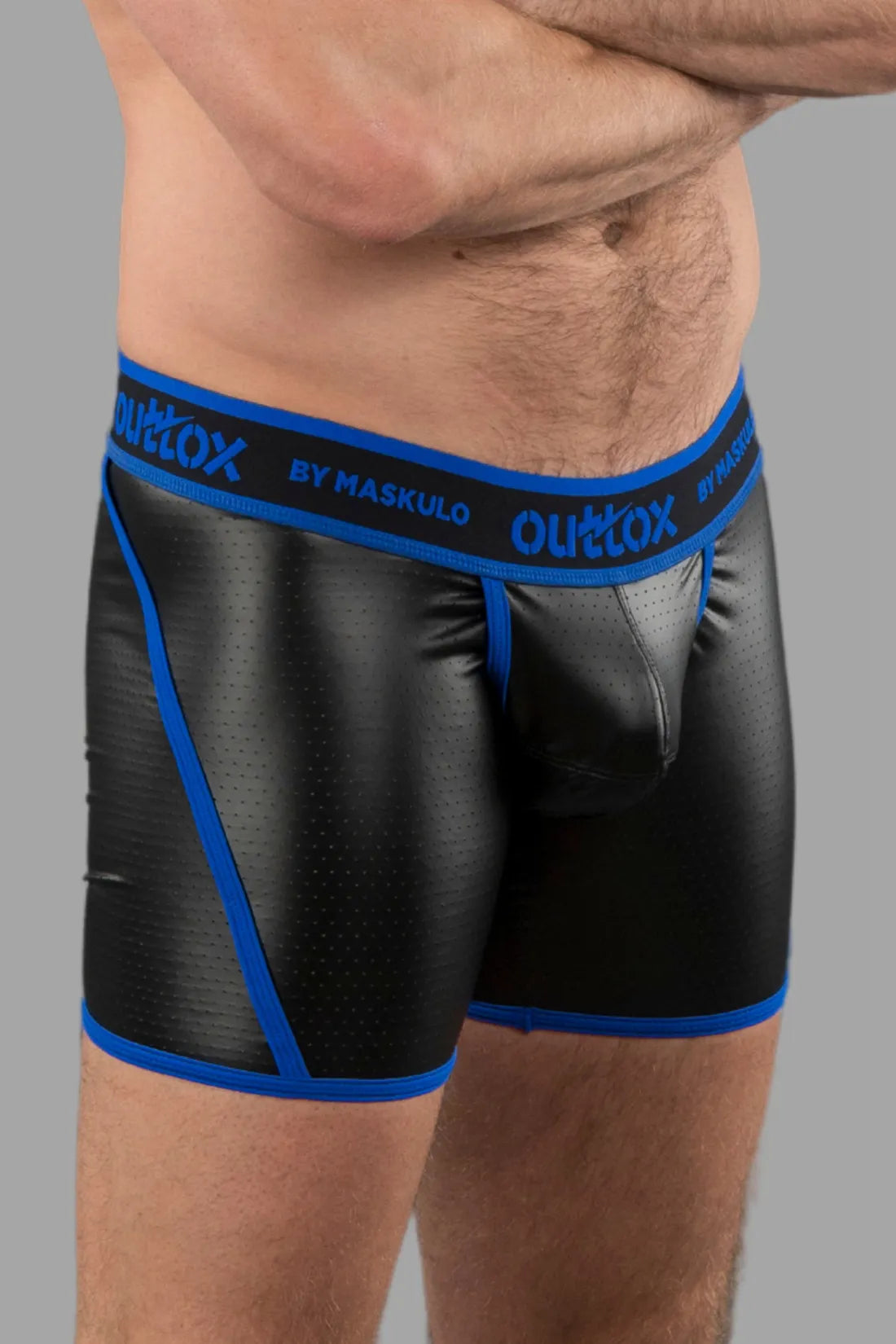 Outtox. Shorts mit offenem Rücken und Druckknopf-Codpiece. Schwarz und Blau