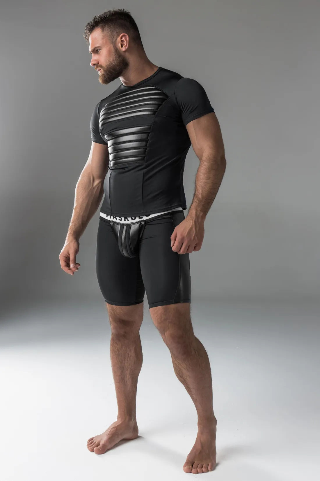 Armored. Heren-T-shirt. Spandex. Voorste pads. Zwart