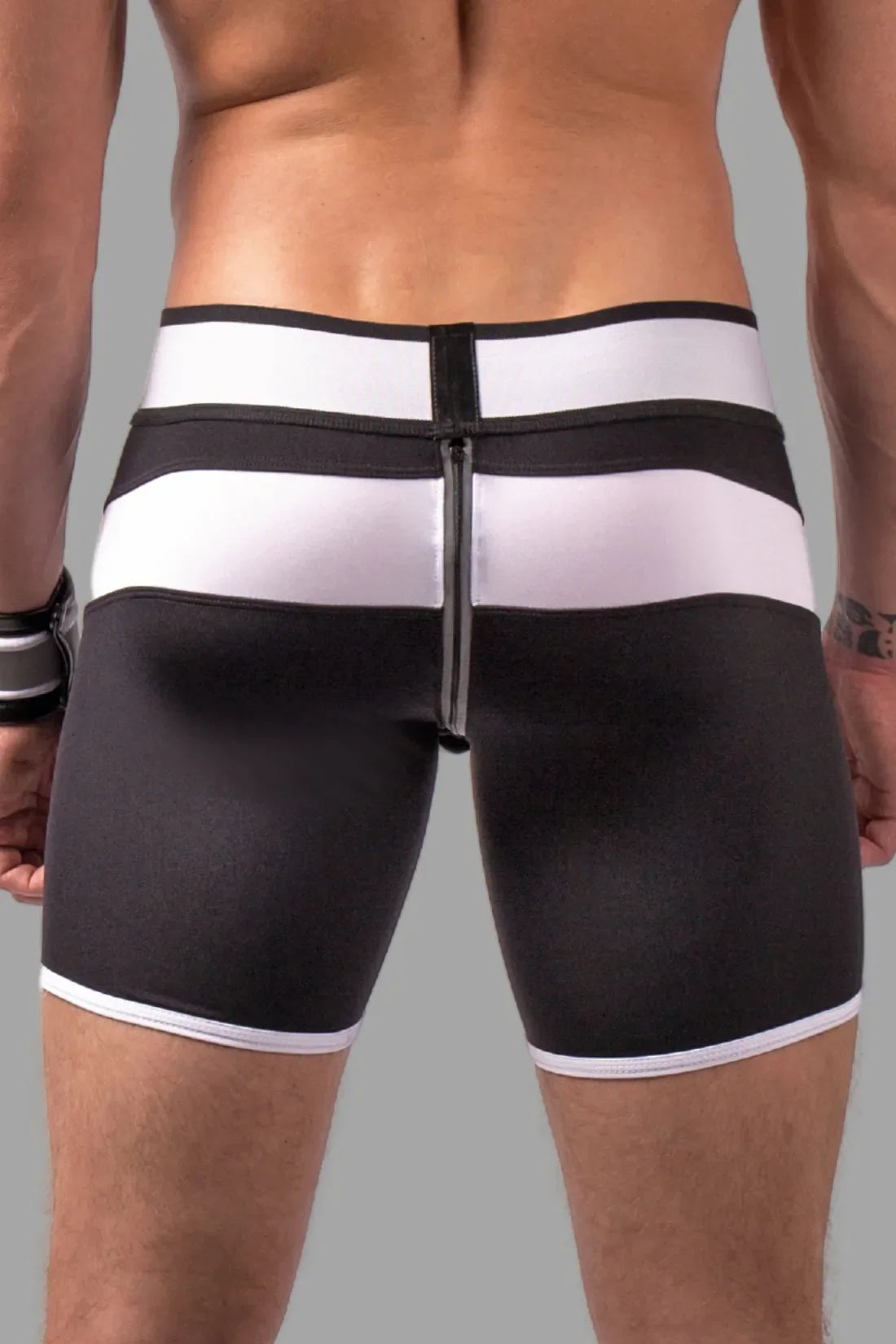 Youngero. Pantalones cortos de ciclismo Fetish para hombre. Bragueta. Parte trasera con cremallera. Negro+Blanco &