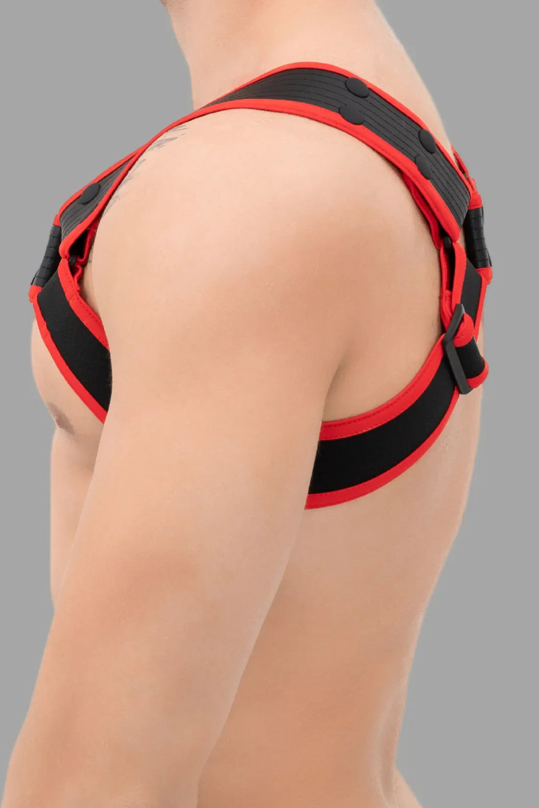 Outtox. Arnés corporal con broches. Negro+rojo