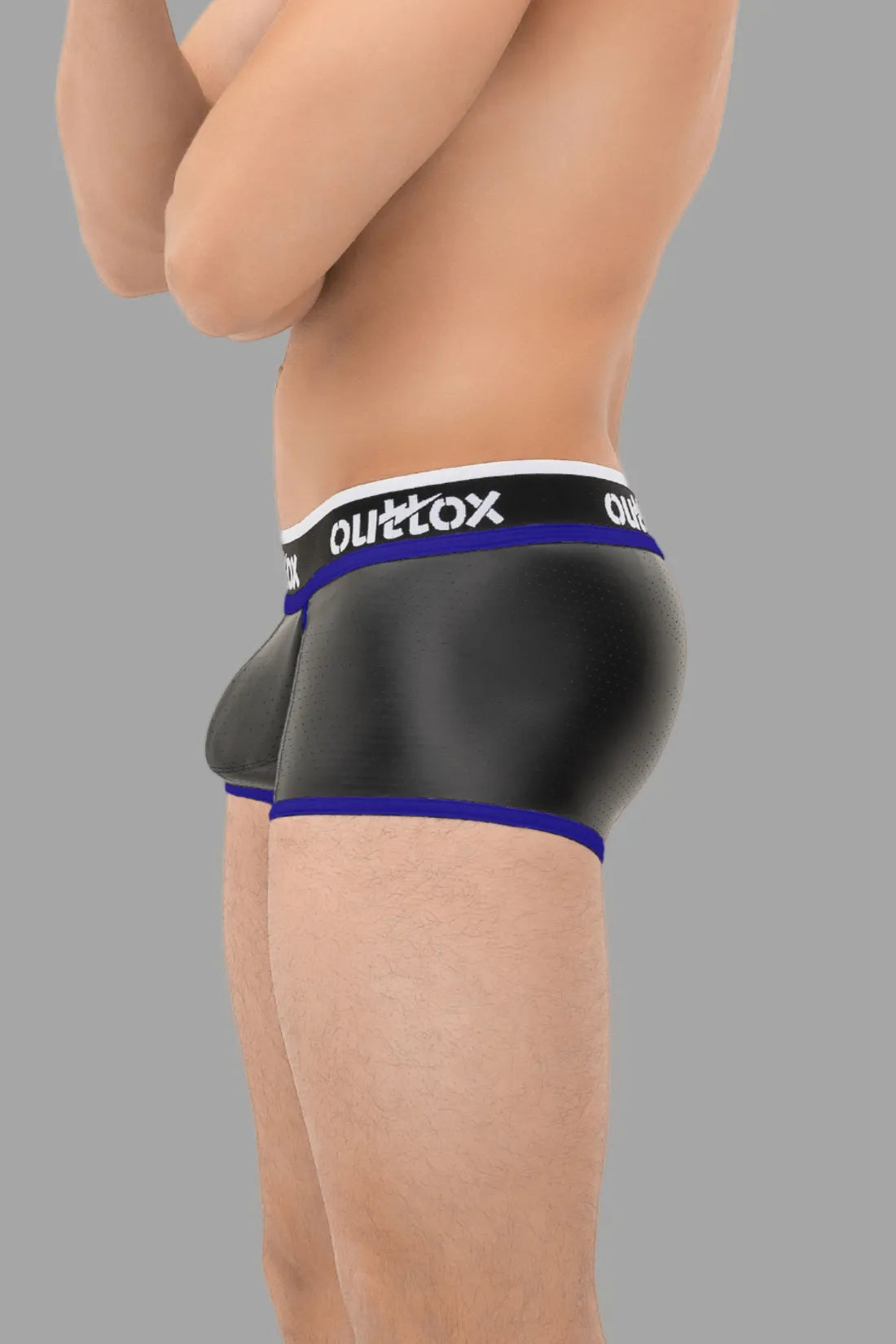 Outtox. Omwikkelde kofferbakshort met drukknoopsluiting. Blauw