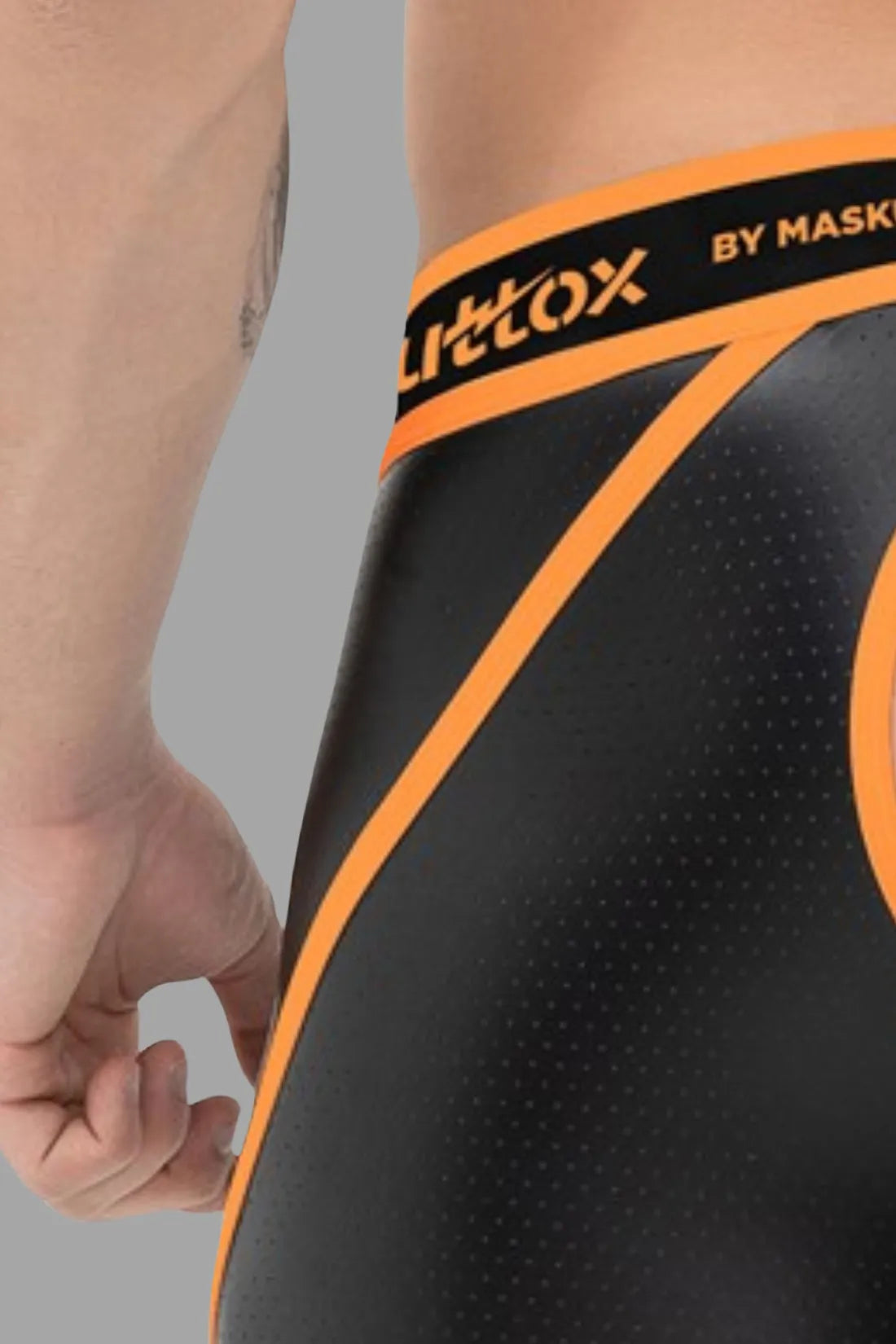 Outtox. Short arrière ouvert avec Snap Codpiece. Orange &