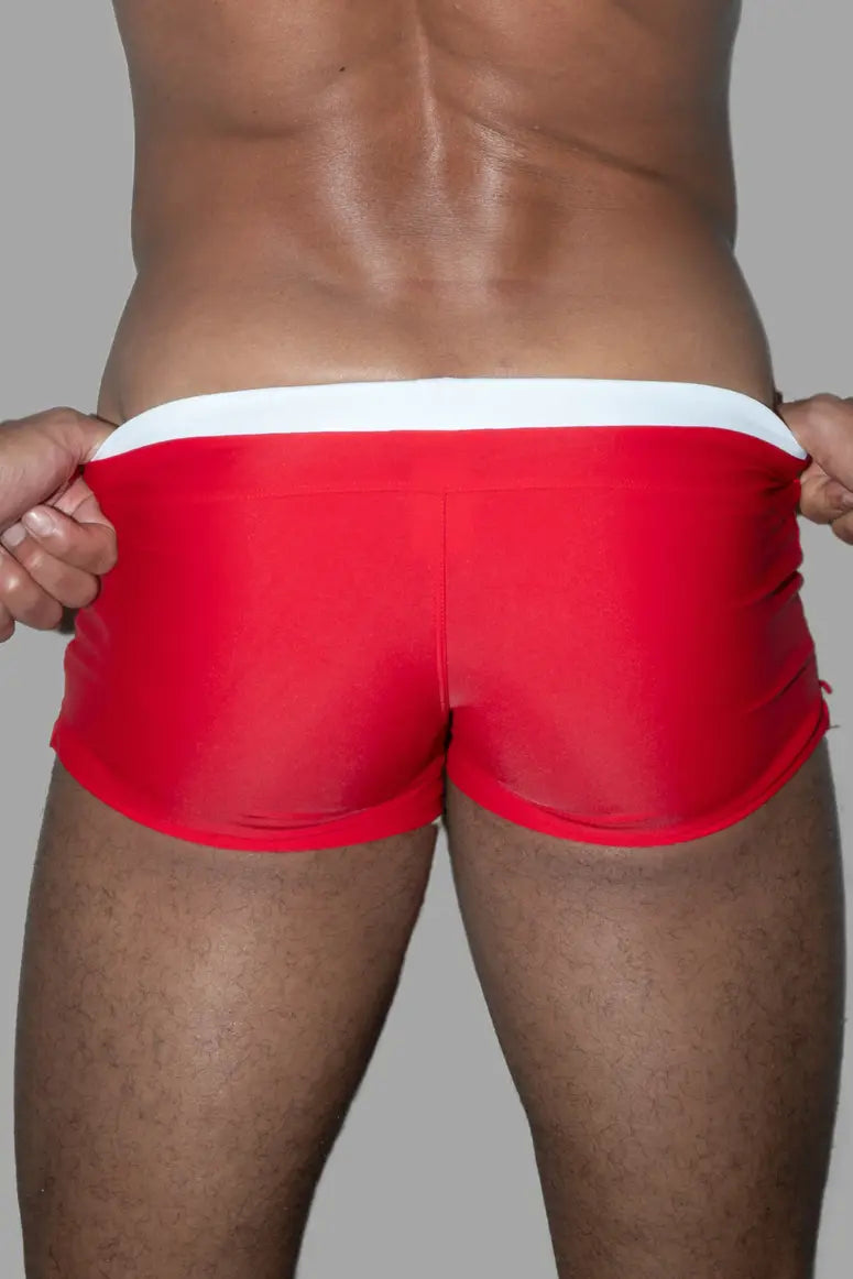 Derek Chase. Club-Shorts mit Tasche. Rot + Weiß