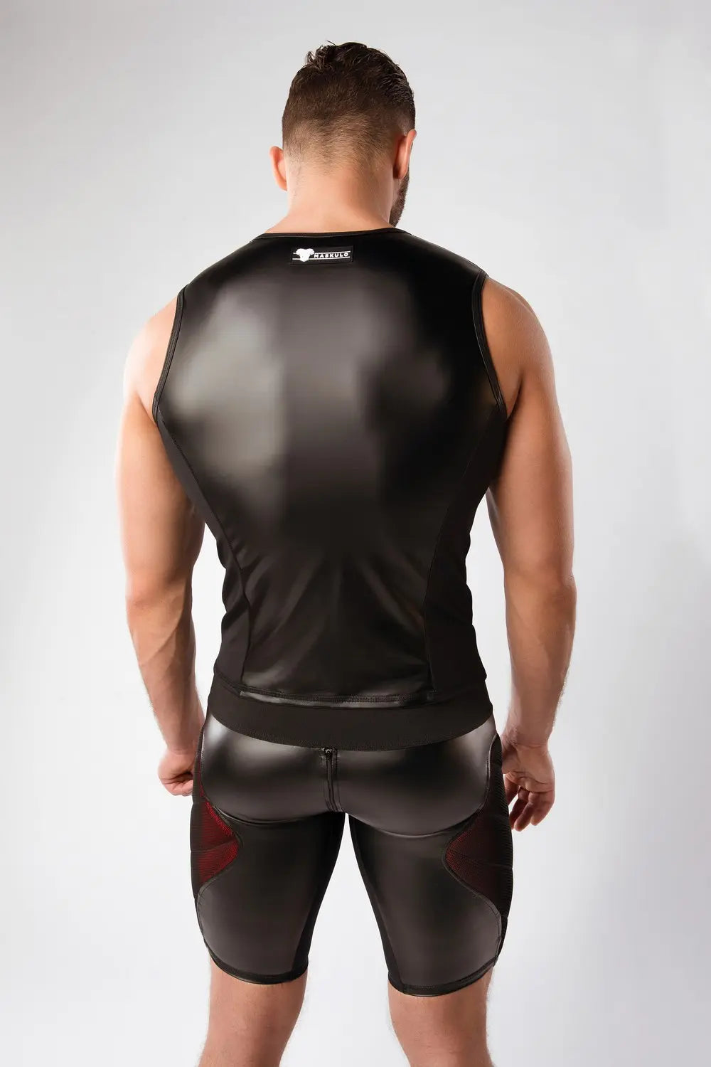 Camiseta sin mangas para hombre. Almohadillas delanteras