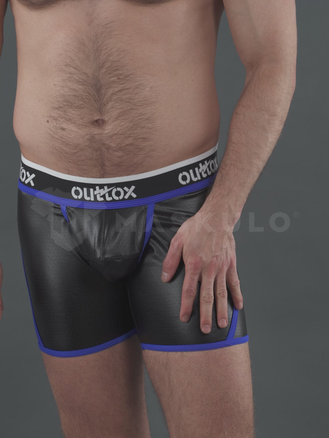 Outtox. Shorts mit offenem Rücken und Druckknopf-Codpiece. Schwarz und Blau